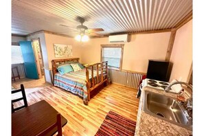 5 bedrooms, iron/ironing board, free WiFi, bed sheets
