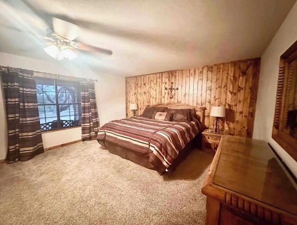 5 bedrooms, iron/ironing board, free WiFi, bed sheets