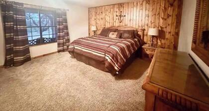 Llano River Retreat - 5 bedrooms/4 bathrooms
