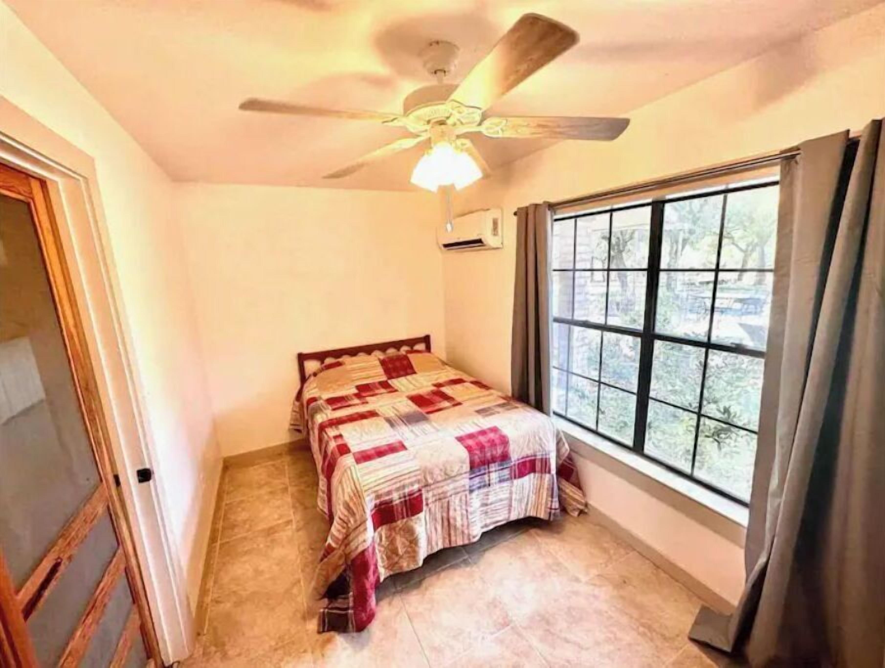 5 chambres, fer et planche à repasser, Wi-Fi gratuit, draps fournis