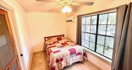 Llano River Retreat - 5 bedrooms/4 bathrooms