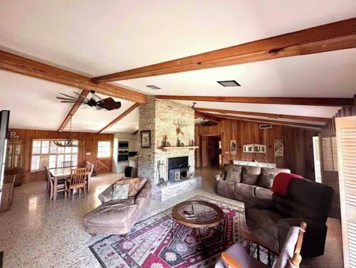 Llano River Retreat - 5 bedrooms/4 bathrooms