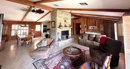 Llano River Retreat - 5 bedrooms/4 bathrooms