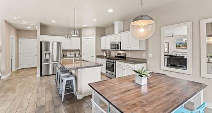 New Flagstaff townhome with Mountain Views!