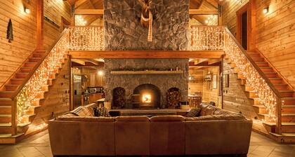 Private Luxury Cabin Deep in Nature. 175 Acres. Near Fryeburg, Bridgeton, Conway