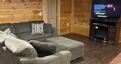 Cozy Rustic Cabin in the county!