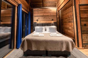 5 bedrooms, free WiFi, bed sheets