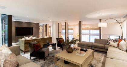 Impeccable 6-bed House in Mayfair