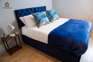 2 عدّة غرف نوم ومكواة/لوح كي وواي فاي مجانًا وملاءات أسرّة