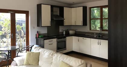 Cosy South Gloucestershire Cabin Retreat