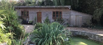 Cosy South Gloucestershire Cabin Retreat