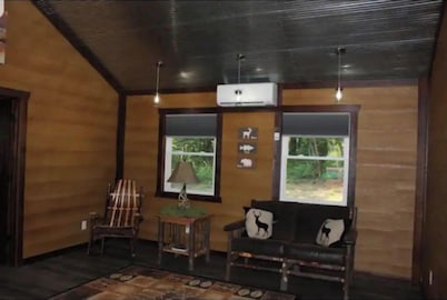 Deer Lodge (Secluded in Amish Country and peaceful)