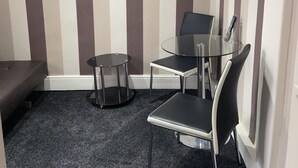 Lounge - Phildene Suites (Blackpool)