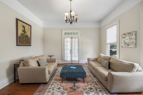 Spacious Midtown Home, Walk to Mardi Gras, Pets Ok
