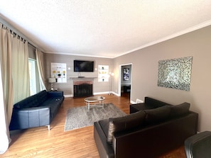 智能电视、壁炉