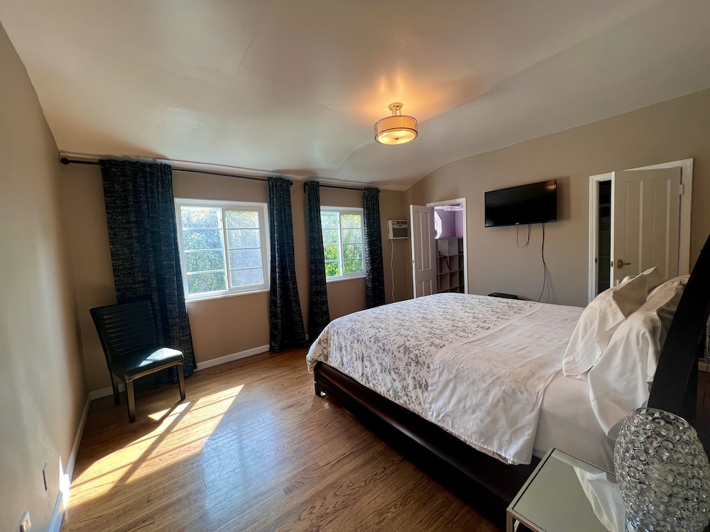 Two Story Townhome | Perfect Location For Walking - Beverly Hills, CA
