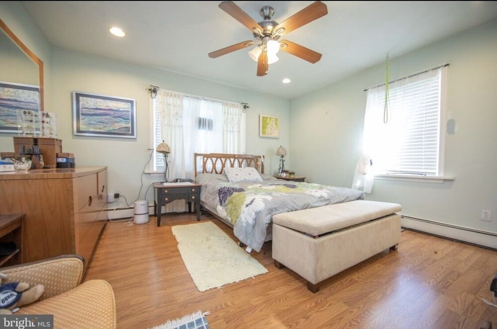 A trainride away from UPenn, Temple, Drexel and Swarthmore. Delaware