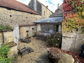 Terrace/patio - Rustic house in beautiful Burgundy (Noyers)