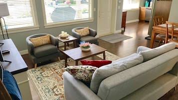 Una Smart TV, una chimenea