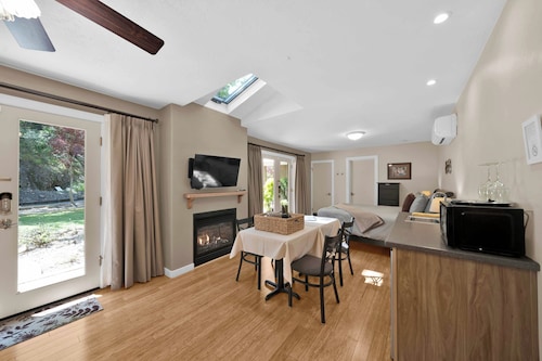 The Hummingbird- A Room With a Forest View!