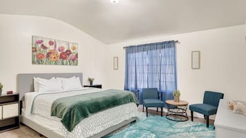 3 bedrooms, desk, iron/ironing board, free WiFi