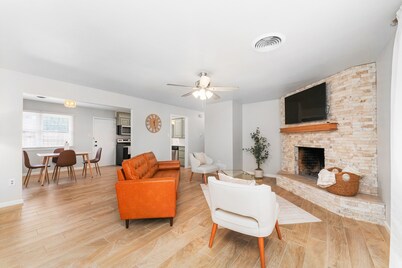 Self Check-in #2 - Full Kitchen - Modern Design - Central