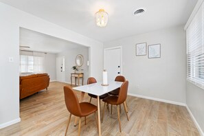 Interior - Self Check-in #2 - Full Kitchen - Modern Design - Central (Lubbock)