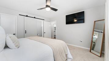 2 Schlafzimmer, Zimmersafe, Schreibtisch, Bügeleisen/Bügelbrett