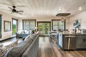 Smart-TV, peis, videospill og fotballspill