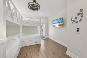 8 chambres, fer et planche à repasser, lit de bébé portatif, Wi-Fi
