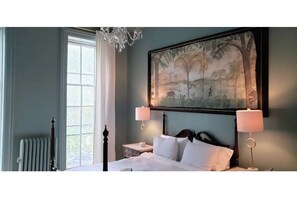 5 bedrooms, WiFi - Historic Home with Uptown Sophistication (Kingston)