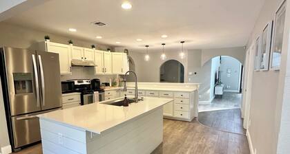 Cozy Modern Brick House Near Downtown OKC (3B/3B)