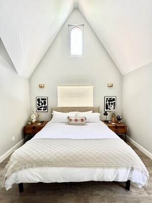 3 bedrooms, desk, iron/ironing board, travel cot