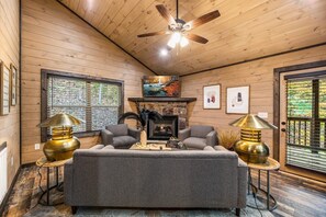 Smart-TV, peis, videospill og DVD-spiller