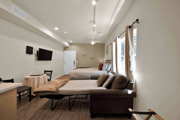 1 chambre, fer et planche à repasser, Wi-Fi gratuit, draps fournis