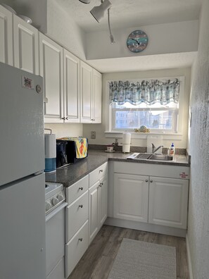 Fridge, microwave, oven, stovetop - Great location-No need to drive. Near to beach, boards & Convention Ctr! CLEAN! (Wildwood)