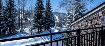 Fabulous location - Walk to River Run and Gondola!
