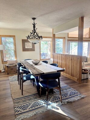 Dining - Fabulous location - Walk to River Run and Gondola! (Keystone)
