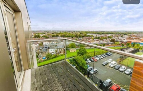 Superb 2 bedroom apartment with free Parking in London