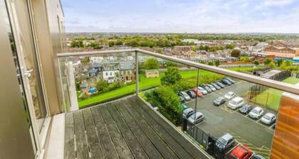 Superb 2 bedroom apartment with free Parking in London