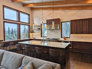 Fridge, microwave, oven, stovetop - Mountain Retreat with Stunning Views of Lake Pend Oreille & Schweitzer Mountain (Sandpoint)