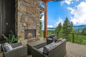 Property grounds - Mountain Retreat with Stunning Views of Lake Pend Oreille & Schweitzer Mountain (Sandpoint)