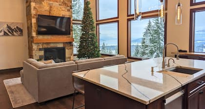 Mountain Retreat with Stunning Views of Lake Pend Oreille & Schweitzer Mountain