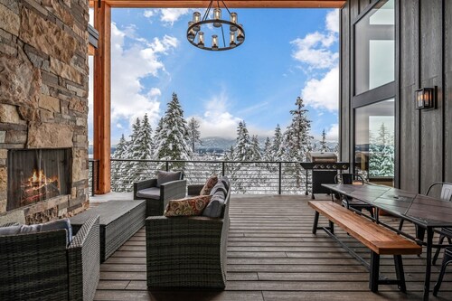 Mountain Retreat with Stunning Views of Lake Pend Oreille & Schweitzer Mountain