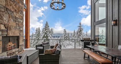 Mountain Retreat with Stunning Views of Lake Pend Oreille & Schweitzer Mountain