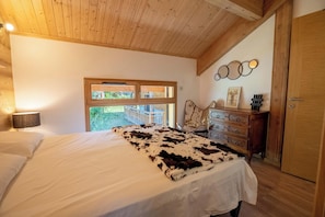 6 bedrooms, WiFi, bed sheets