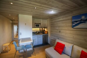 Living area - Chantemerle 17 : ski-in ski-out apartment in Méribel plateau (Les Allues)