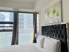 Iron/ironing board, free WiFi, bed sheets - Aaira Suites (Toronto)