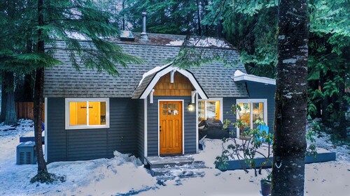 Explore Mt. Baker with Your Family at Kulshan Cabin: Book Your Adventure Today!