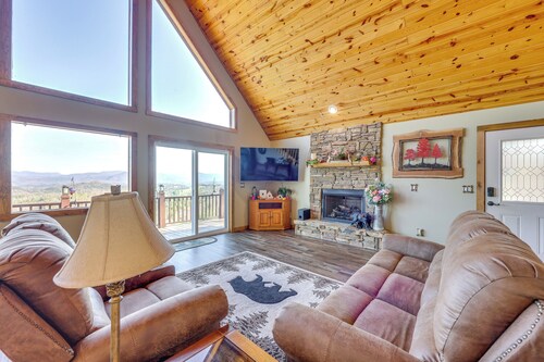 Mountain-View Murphy Cabin w/ Shared Fire Pit